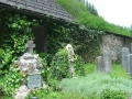 Berühmte Bergsteiger wie der Eiger-Nordwand-Erstbesteiger Fritz Kasparek und der Raxmaler Gustav Jahn (im Bild sein Grab) liegen hier genauso begraben...