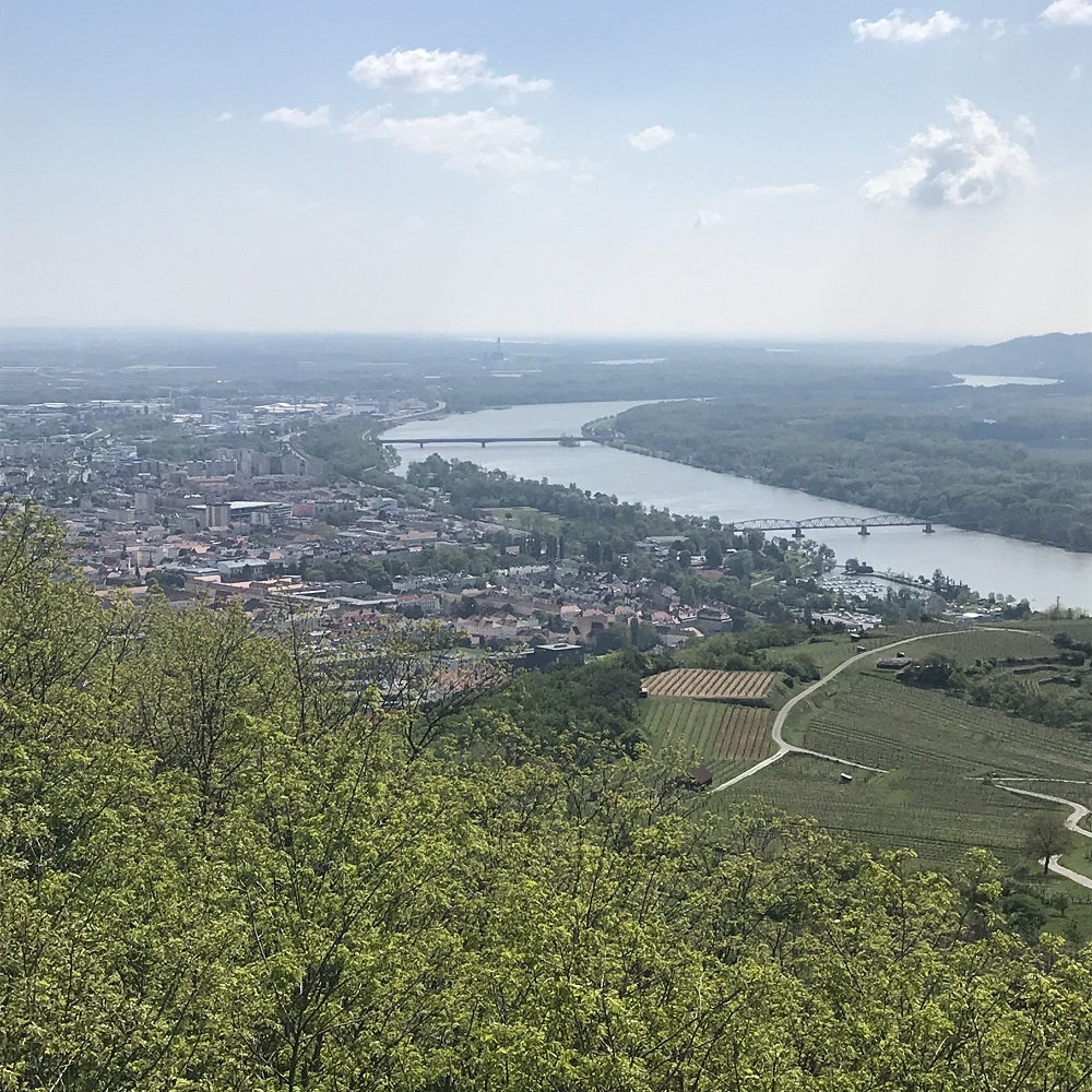 Blick von der Donauwarte auf Krems